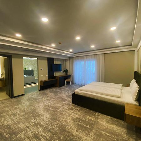 Hotel Ariata Scheia ภายนอก รูปภาพ