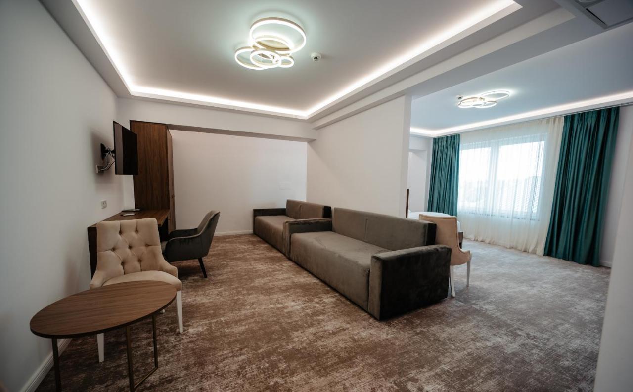 Hotel Ariata Scheia ภายนอก รูปภาพ