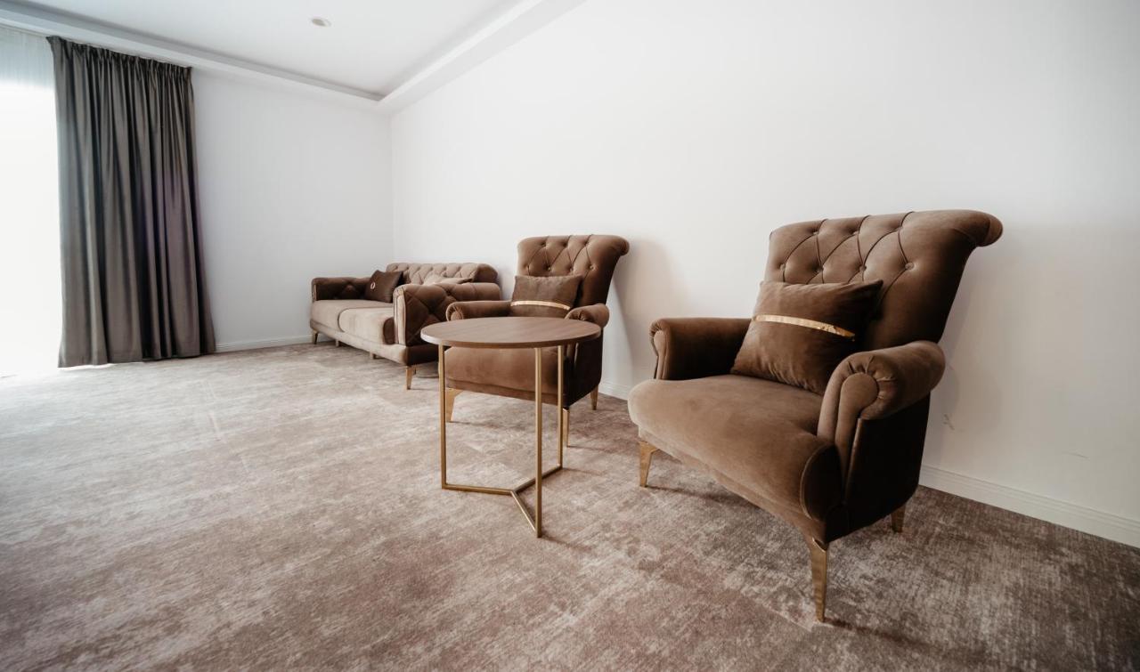 Hotel Ariata Scheia ภายนอก รูปภาพ
