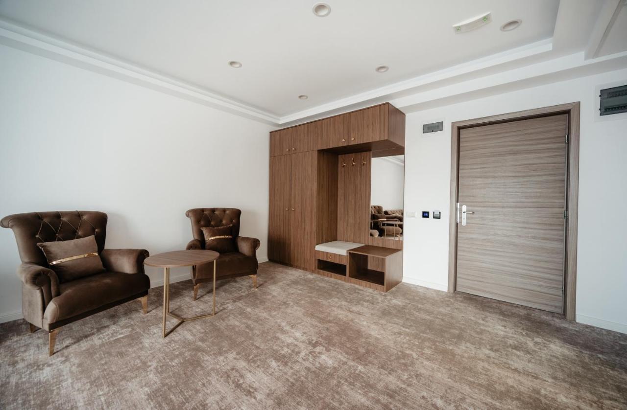 Hotel Ariata Scheia ภายนอก รูปภาพ