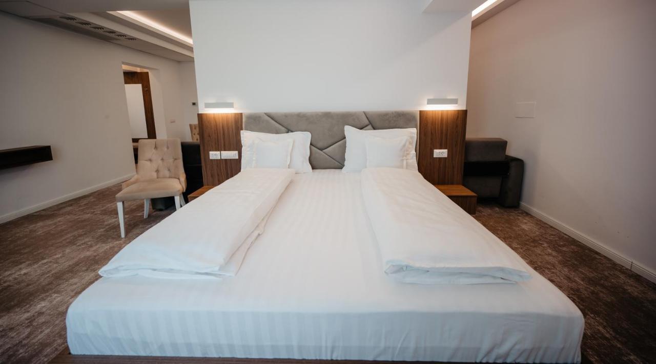 Hotel Ariata Scheia ภายนอก รูปภาพ