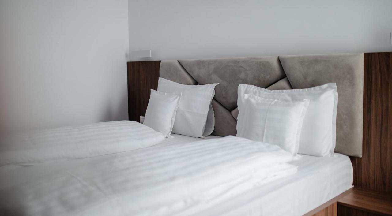Hotel Ariata Scheia ภายนอก รูปภาพ